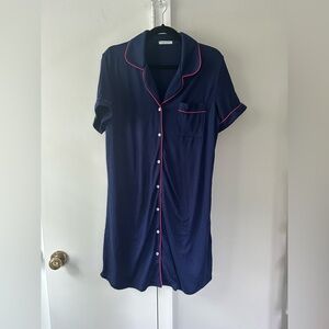 Ekouaer Navy Button-Front Sleep Shirt with Hot Pink Piping 💙🩷 SIZE M